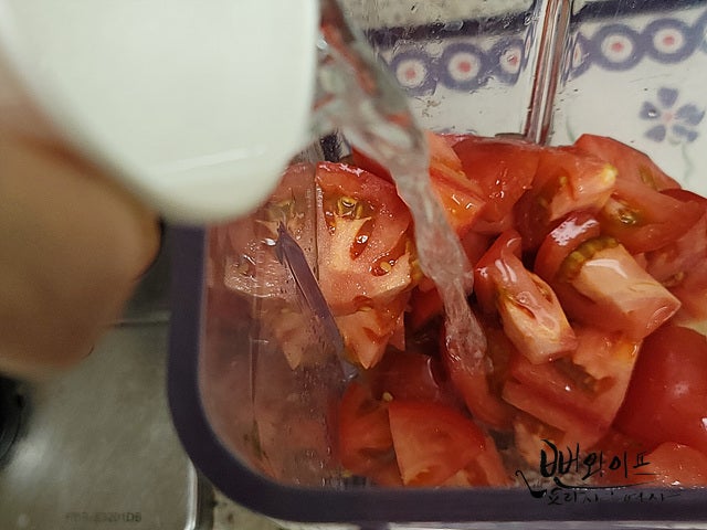 Blend the tomatoes — step photo 1