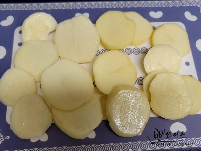 Slice the potatoes — step photo 1