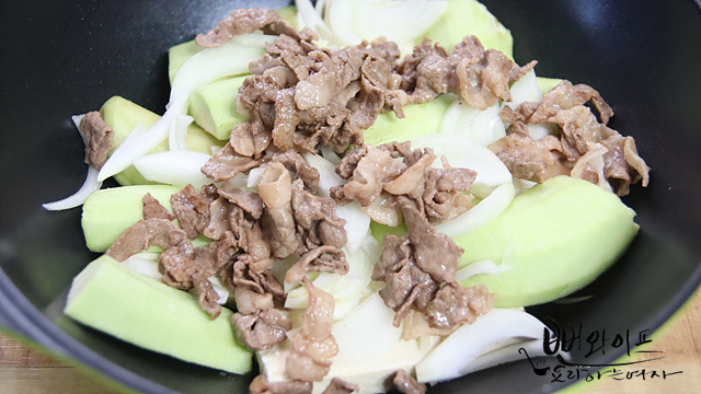 Layer the ingredients and seasoning — step photo 2