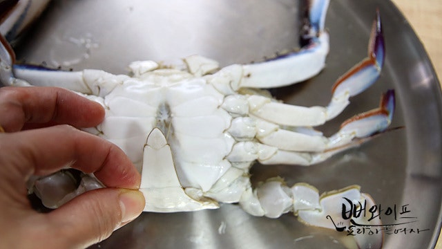 How to clean the crabs — step photo 1