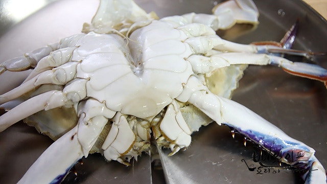 How to clean the crabs — step photo 1