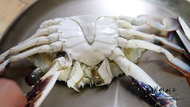 How to clean the crabs — step photo 1