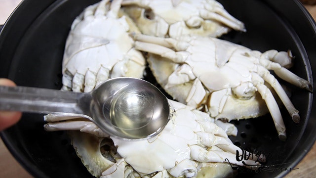 How to steam the crabs — step photo 1
