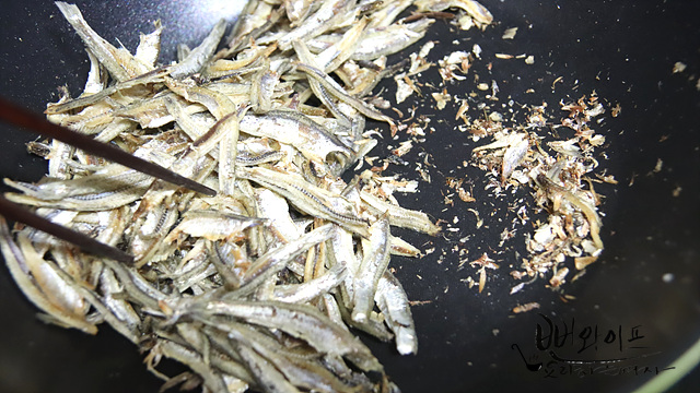 Toast the anchovies — step photo