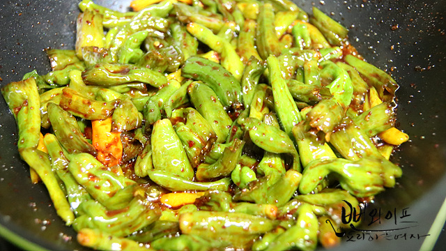 Stir-fry the shishito peppers — step photo 2