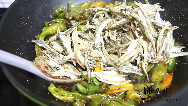 Add the anchovies and finish — step photo 1