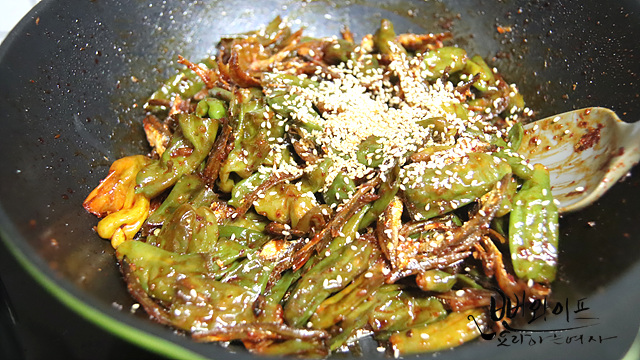 Add the anchovies and finish — step photo 2