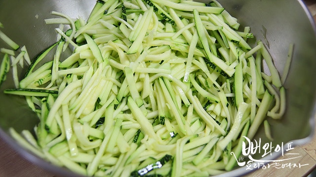 Salt the zucchini — step photo 2