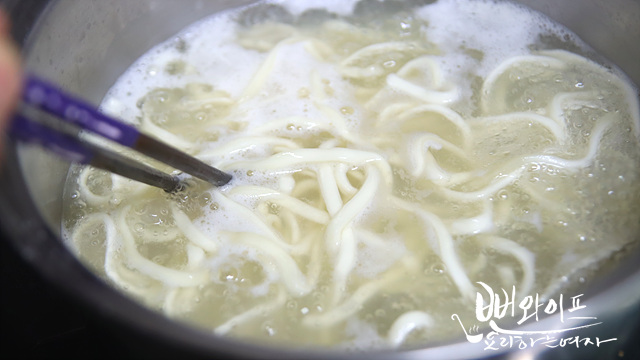 麺を茹でる — 手順の写真