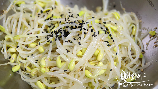 Season the soybean sprouts — step photo