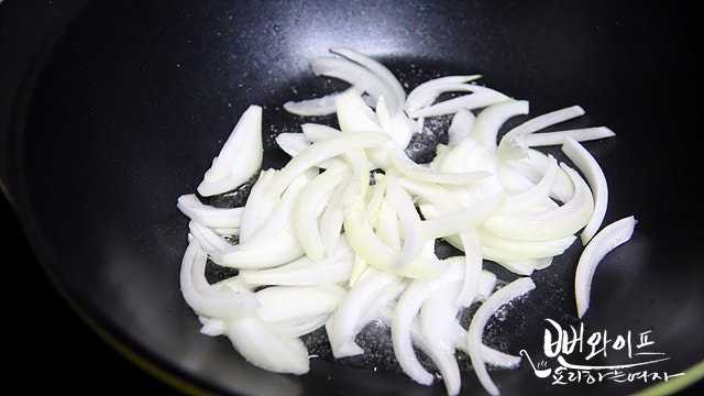 Stir-fry the vegetables — step photo 1