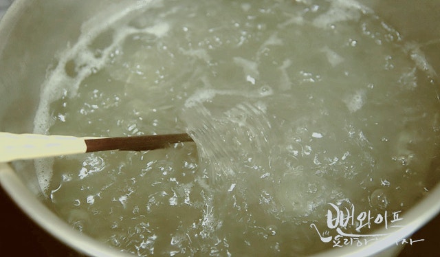 Boil the noodles — step photo 1