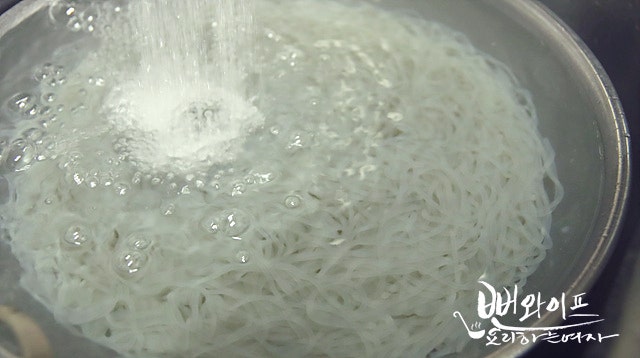 Boil the noodles — step photo 2
