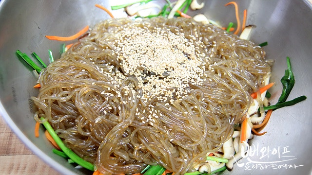 Season the japchae — step photo 1