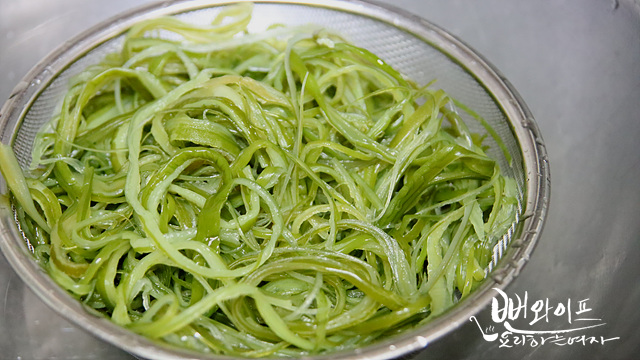 Prepare the seaweed stems — step photo 2