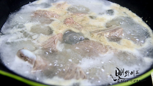 Blanch the ribs — step photo 2