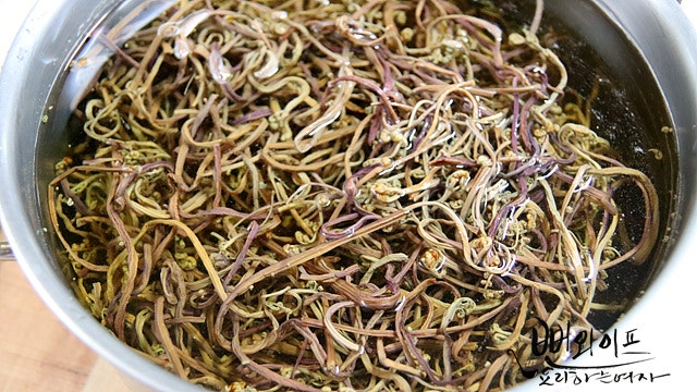 How to soak and boil dried bracken fern — step photo 2