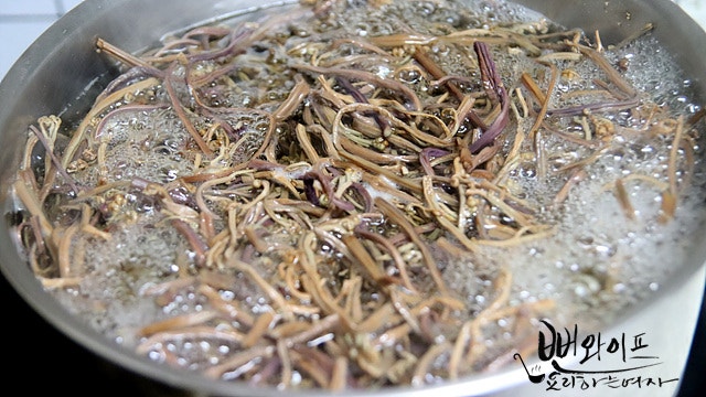 How to soak and boil dried bracken fern — step photo 1