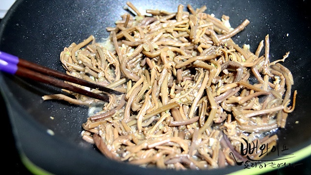 Stir-frying — step photo 1