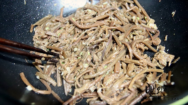 Stir-frying — step photo 1