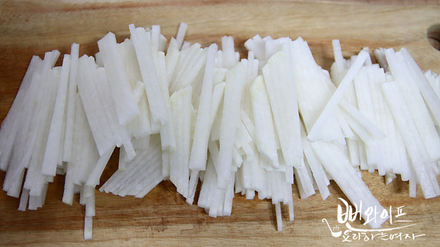 Julienne the radish — step photo