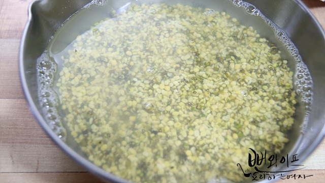 Soak the mung beans — step photo
