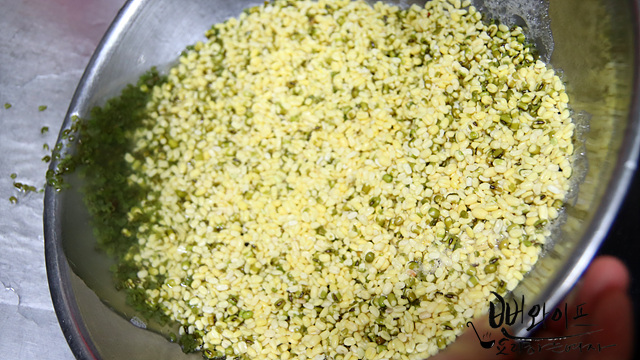 Soak the mung beans — step photo