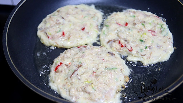 Pan-fry the pancakes — step photo 1