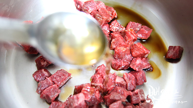 Stir-fry the beef — step photo 2