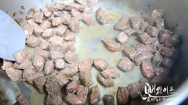 Stir-fry the beef — step photo 2