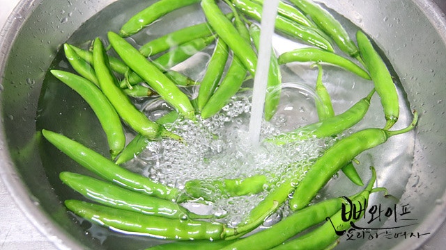 Prep the chili peppers — step photo 1