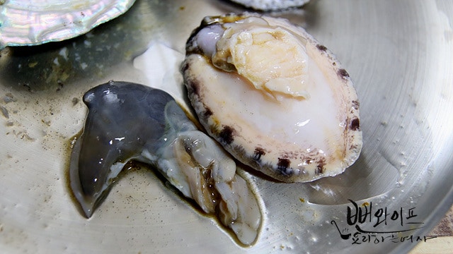 Clean the abalone — step photo 2