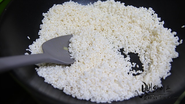 Sauté the ingredients — step photo 1