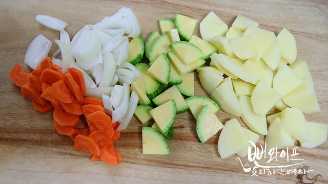 Slice the ingredients — step photo 1