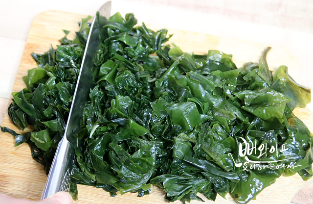Soak the seaweed — step photo