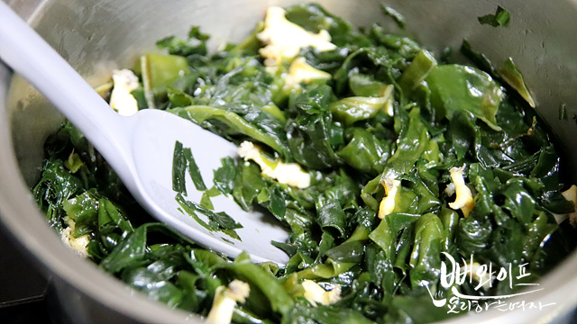 Sauté the ingredients — step photo 2