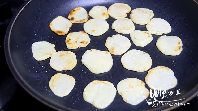 Pan-fry the potatoes — step photo 2