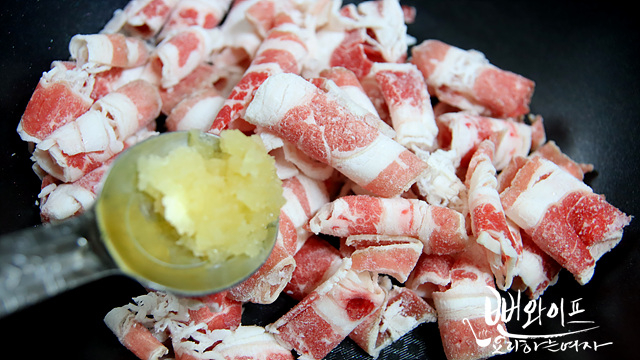 Stir-fry the beef — step photo 2