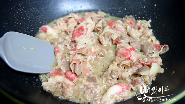Stir-fry the beef — step photo 2