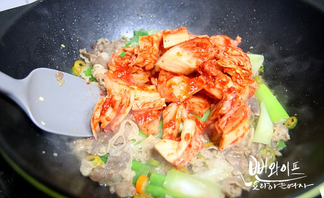 Stir-fry the kimchi — step photo 2