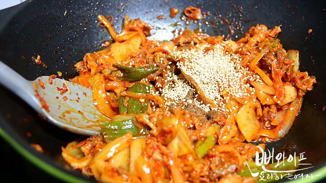 Stir-fry the kimchi — step photo 2
