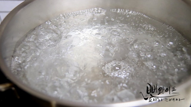 Boil the sweet potato glass noodles — step photo 1