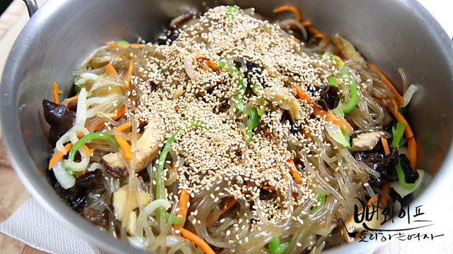Stir-fry the noodles — step photo 2