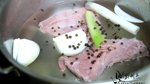 Make the beef broth — step photo 2
