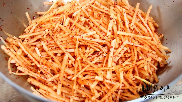 Toss with seasonings — step photo 1