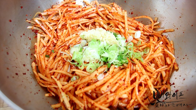 Toss with seasonings — step photo 2