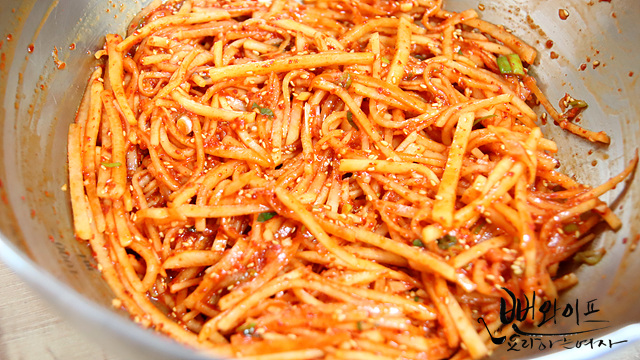 Toss with seasonings — step photo 2