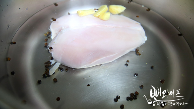 鶏むね肉をゆでる — 手順の写真
