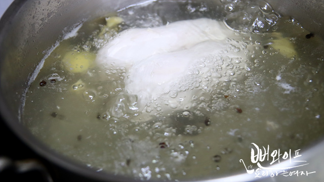 鶏むね肉をゆでる — 手順の写真 1
