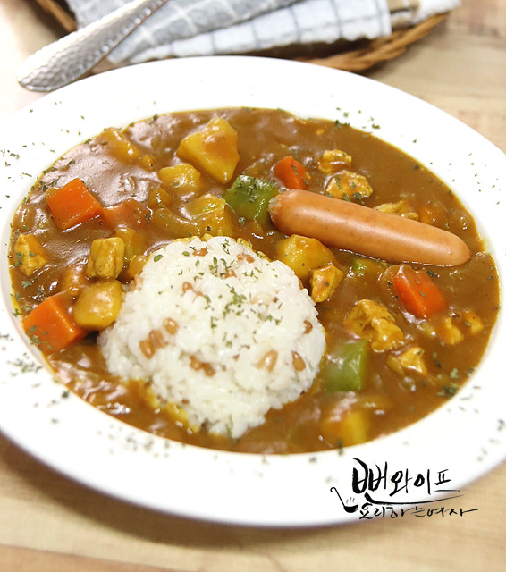 Flavorful Curry Rice with Butter and Caramelized Onions — finished dish